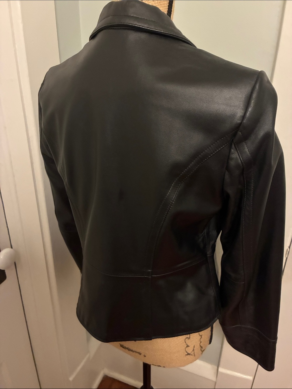 i.e. Leather Jacket - Picture 2 of 4